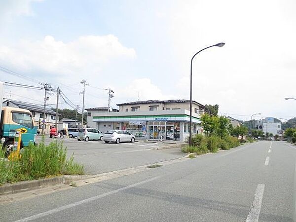 画像11:ファミリーマート秋田高校前店(450m)