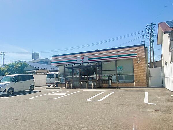 画像20:セブンイレブン川尻みよし町店(700m)