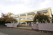 泉小学校(750m)