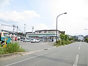 ファミリーマート秋田高校前店(700m)