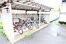 エントランス：駐輪場・ゴミ置き場