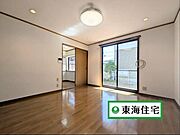 南面で陽当り良好な15.5帖LDK。リビング続きの和室を開放すれば、合計21.5帖の広々スペースに！