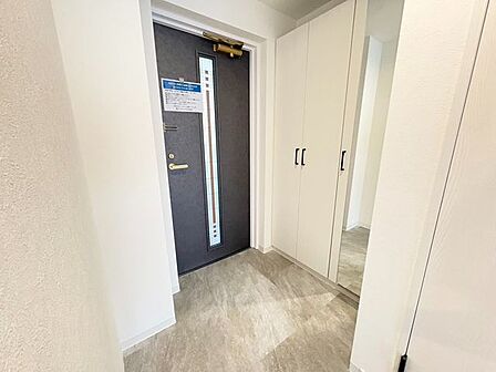 新規交換された下駄箱で玄関すっきり