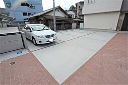 敷地内には駐車場があります☆別途契約が必要です