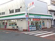 コンビニ「ファミリーマートまで130m」