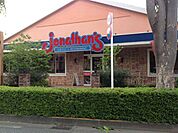 飲食店「ジョナサンまで790m」