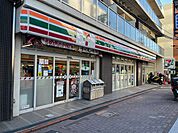 セブンイレブン 大田区美原通り店（64m）