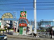 ライフ指扇店 819m
