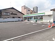 ファミリーマート 670m