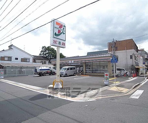 セブンイレブン　淀池上町店まで900m 角地のコンビニです。ガレージも広いです。