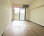 明るく開放的な洋室8．3帖