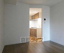 セレニティ伏見桃山 303 3階1LDKのリビング/ダイニング