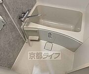 広々としたバスルームです