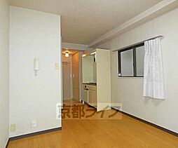 ヴィライースト 303 3階ワンルームのリビング/ダイニング