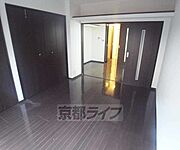 フローリングでとてもキレイです。