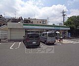 ファミリーマート かどの七条店まで98m 葛野大路七条を南へ向かった先にございます。