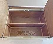 キッチン上部の収納です。