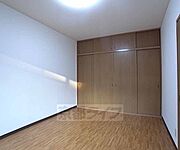 広々とした洋室です。