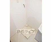 室内に洗濯機が置けます。