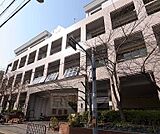 洛央小学校まで469m 街中の小学校