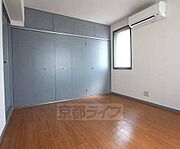広々とした部屋です。