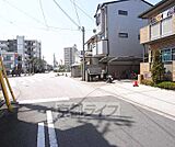 目の前の道路です。