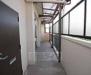 廊下にも目隠しがちゃんとついてます。