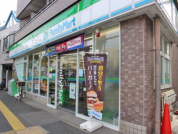 画像17:【コンビニエンスストア】ファミリーマート 上中里三丁目店まで148ｍ