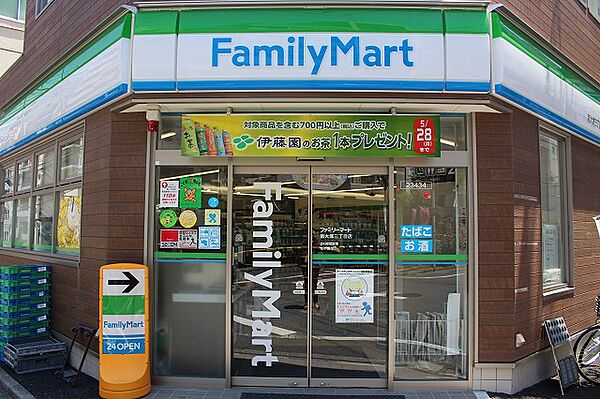 画像25:【コンビニエンスストア】ファミリーマート 南大塚三丁目店まで44ｍ