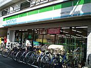 コンビニ「ファミリーマートまで280m」