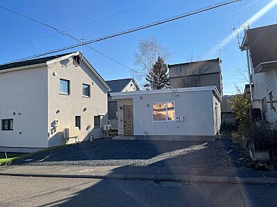 外観：階段移動のない平屋建てだから家事も移動もスムーズ！ワンフロアで生活が快適に完結します