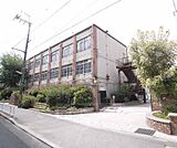 深草中学校まで150m 活気のある中学校です。