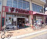 フレスコ 天神川店まで386m 地下鉄太秦天神川駅の直ぐ近くにございます。御池通り沿いです。