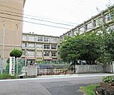 南郷小学校まで815m
