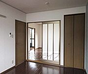 明るい洋室です