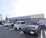 ローソン 伏見新堀川まで112m 新堀川沿いのコンビニです。