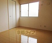 外からの光で明るい室内