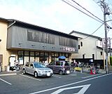 フレスコ 深草店まで433m 駐車場もございます。