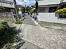 外観：前面道路の様子