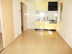 近鉄京都線 富野荘駅 徒歩5分の賃貸アパート 1階2LDKのリビング/ダイニング