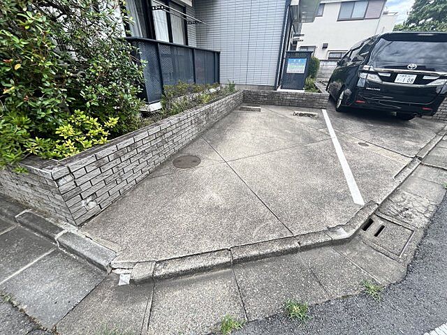 8 / 27