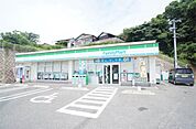 ファミリーマート オークタウン北店 945m
