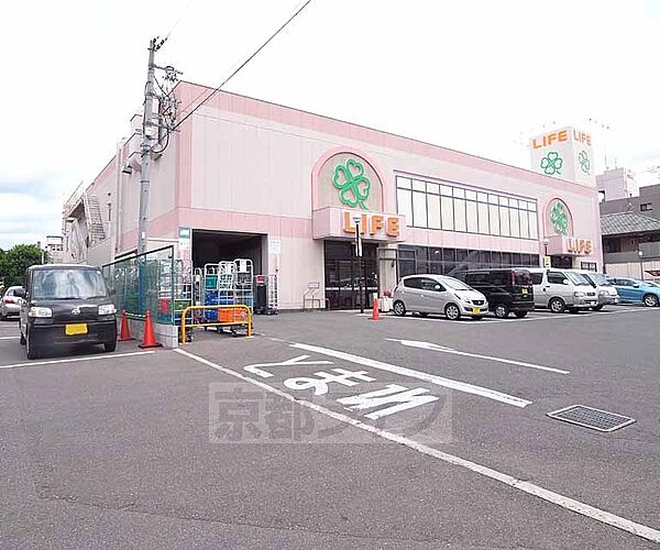 画像30:ライフ　西京極店まで827m 大型駐車場完備 阪急西京極駅にも近いですよ