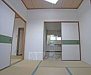 和室からダイニングへ。