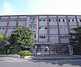 樫原小学校まで330m にぎやかな印象です。