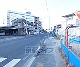目の前の道路です。