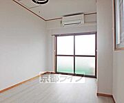 明るいウッドタイルのお部屋です。