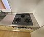 キッチン：3口ガスコンロ付きのキッチン