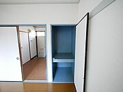 収納（東側洋室）