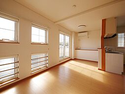 レジデンスヒル　ヌマタ　III 203 2階1LDKのリビング/ダイニング